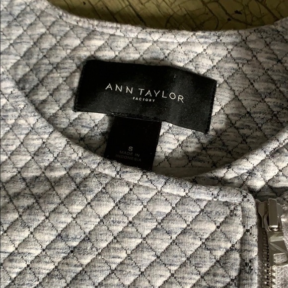 ANN TAYLOR FACTORY Heather Gray Quilt Moto Jacket - Picture 10 of 11